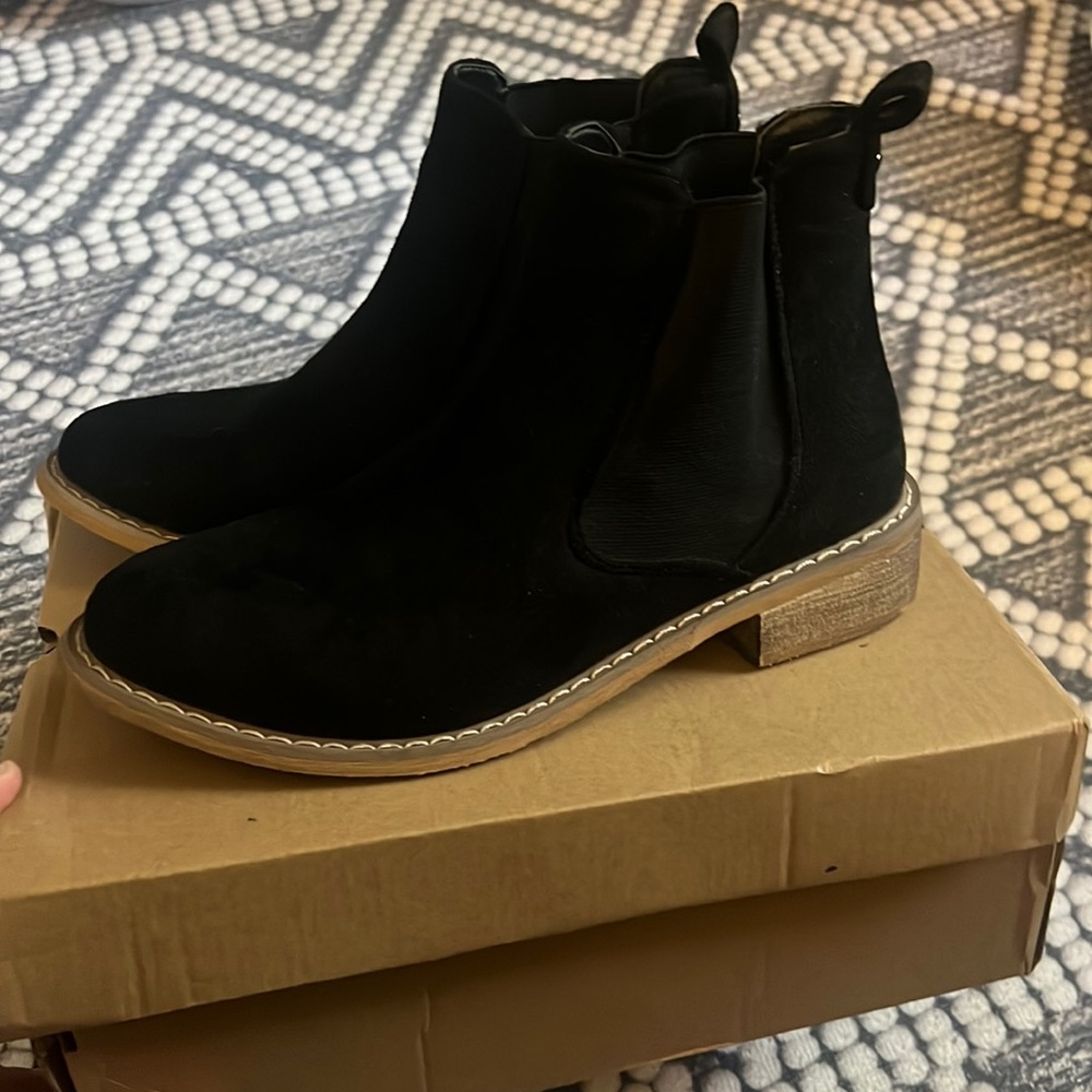 Women’s BNIB Seven7 Black Oakwood Chelsea Boot size 7.5